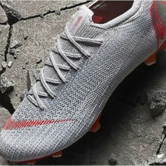 mens soccer cleats size 11